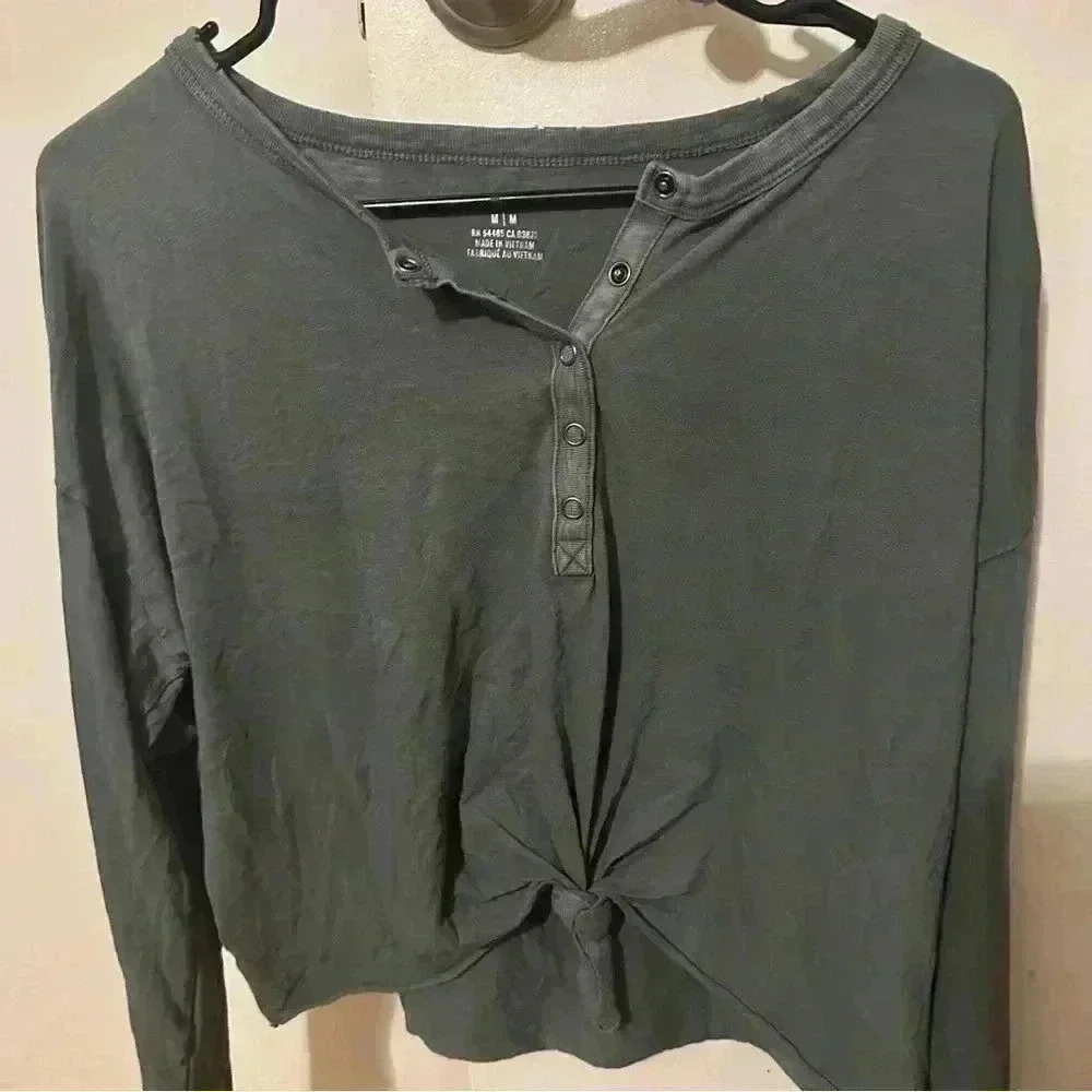 Aerie long sleeve distressed knotted shirt women M
